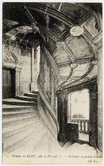 1 vue Le château, aile de François 1er, intérieur du grand escalier.