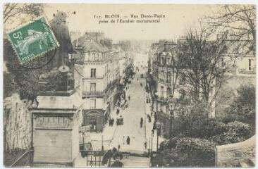1 vue  - Rue Denis Papin, prise de l\'escalier monumental. (ouvre la visionneuse)