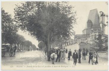 1 vue  - Avenue de la gare et pavillon d\'Anne de Bretagne. (ouvre la visionneuse)