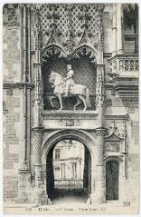1 vue  - Le château, porte Louis XII. (ouvre la visionneuse)