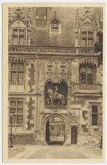 1 vue  - Le château, aile Louis XII, le portail. (ouvre la visionneuse)
