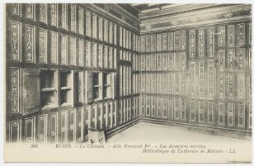 1 vue Le château, aile François 1er, les armoires secrètes, bibliothèque de Catherine de Médicis.