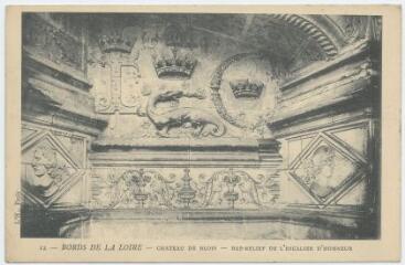 1 vue  - Le château, bas-relief de l\'escalier d\'honneur. (ouvre la visionneuse)