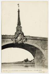 1 vue  - Le pont Colonne et cartouche de Coustou. Grand arche. (ouvre la visionneuse)