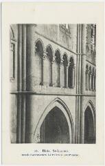 1 vue  - Saint-Laumer, détails d\'architecture, le triforium (XIIIe). (ouvre la visionneuse)