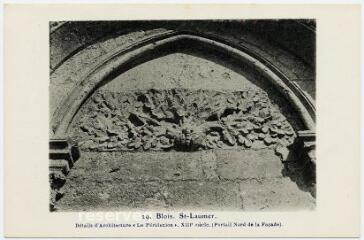 1 vue  - Saint-Laumer, détails d\'architecture \'le Péridexion\' XIIIe, portail nord de la façade. (ouvre la visionneuse)