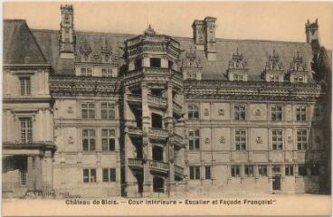 1 vue  - Château.- Cour intérieure - Escalier et façade François 1er. (ouvre la visionneuse)