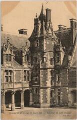 1 vue  - Château.- Aile de Louis XII, la tour du petit escalier. (ouvre la visionneuse)
