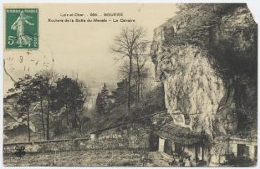 1 vue  - Rochers de la Butte du Menais, le Calvaire. (ouvre la visionneuse)