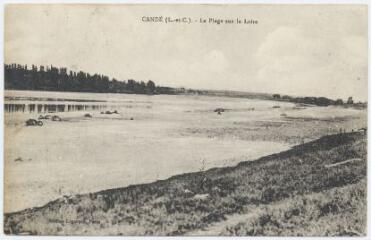 1 vue  - La place sur la Loire. (ouvre la visionneuse)