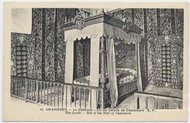 1 vue  - Le château, lit du Comte de Chambord. (ouvre la visionneuse)