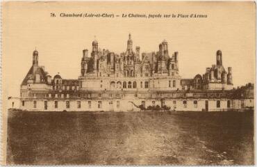 1 vue Le Château, façade sur la place d'armes.