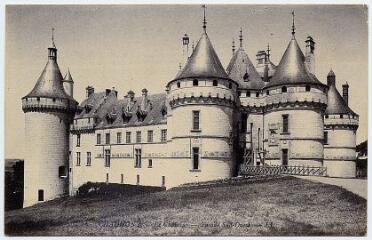 1 vue Le château, façade sud-ouest.