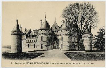 1 vue  - Le château, pavillons d\'entrée (XVe et XVIe siècle). (ouvre la visionneuse)