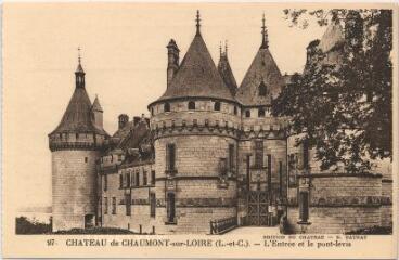 1 vue Château.- L'entrée et le pontlevis.