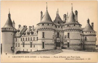 1 vue Le Château. Porte d’entrée avec Pont-Levis (Monument historique).