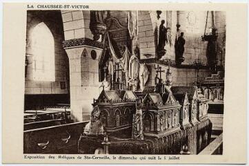 1 vue  - Exposition des reliques de Sainte-Corneille, le dimanche qui suit le 5 juillet. (ouvre la visionneuse)