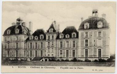 1 vue  - Le château, façade sur le parc. (ouvre la visionneuse)