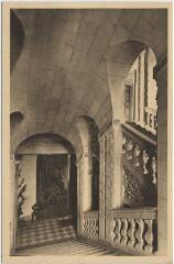 1 vue  - Château de Cheverny, escalier d\'honneur. (ouvre la visionneuse)