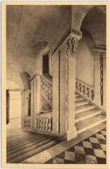 1 vue Le château.- Grand escalier.