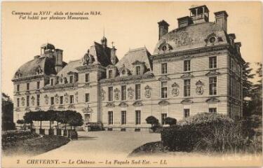 1 vue Le Château.- La façade sud-est. Commencé au XVIIe siècle et terminé en 1634. Fut habité par plusieurs monarques.