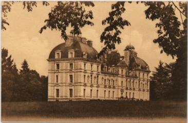 1 vue  - Château (mon. historique).- la façade. (ouvre la visionneuse)