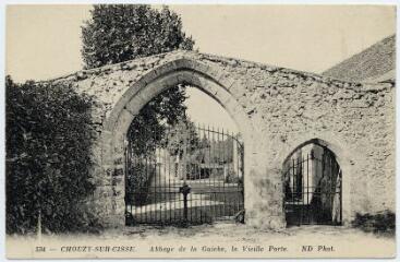 1 vue Abbaye de la Guiche, la vieille porte.