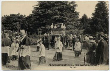1 vue  - Procession de 1911, les Bordes, le Dais. (ouvre la visionneuse)
