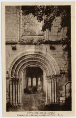 1 vue Portail de l'abbaye d'Aigues-Vives.