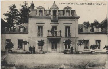1 vue  - Château de l\'Audronnière (côté sud). (ouvre la visionneuse)