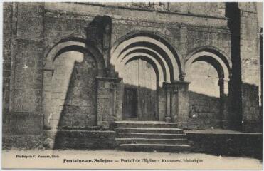 1 vue Portail de l'église.