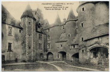 1 vue  - Le château. Construit sous Louis XI par Pierre de Refuge. (ouvre la visionneuse)