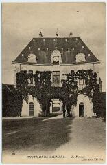 1 vue  - Château de Saumery, le porche. (ouvre la visionneuse)