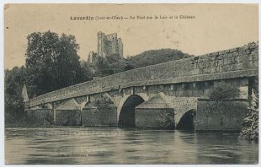 1 vue  - Le pont sur le Loir et le château. (ouvre la visionneuse)