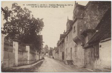 1 vue  - Vieilles maisons du XVe siècle, rue de la Barrière et l\'église. (ouvre la visionneuse)