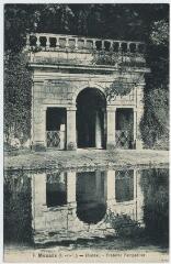 ouvrir dans la visionneuse : Château, fontaine Pompadour.