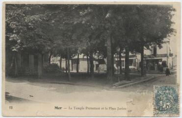 1 vue  - Le temple protestant et la place Jurieu. (ouvre la visionneuse)