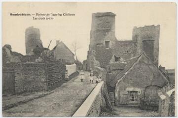 1 vue  - Ruines de l\'ancien château, les trois tours. (ouvre la visionneuse)