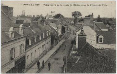 1 vue Perspective de la route de Blois, prise de l'hôtel de ville.