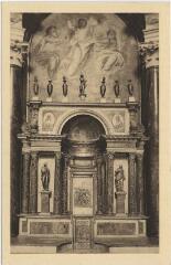 1 vue  - Ecole de Pontlevoy. Le tabernacle du maître-autel en porphyre et bronze doré (XVIIe siècle). (ouvre la visionneuse)