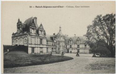 1 vue Château, cour intérieure.