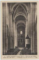 1 vue  - Intérieur de l\'église (monument historique) du XIIe siècle, remaniée aux XVe et XVIe siècles. (ouvre la visionneuse)