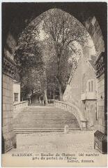 1 vue Escalier du château, 144 marches, pris du portail de l'église.
