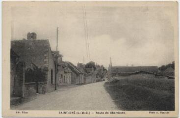1 vue  - Route de Chambord. (ouvre la visionneuse)