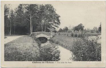 1 vue  - Château de l\'Ecluze. Un coin du parc. (ouvre la visionneuse)