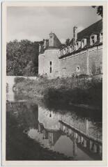1 vue  - Façade du Château féodal XIIIe siècle. (ouvre la visionneuse)