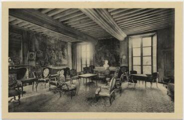 1 vue  - Le château, le salon, mobilier Louis XIV et Louis XV, tapisseries d\'Aubusson. (ouvre la visionneuse)