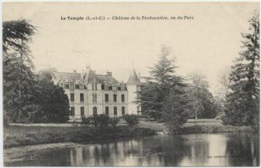 1 vue  - Château de la Fredonnière, vue du parc. (ouvre la visionneuse)