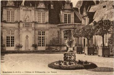 1 vue  - Château de Villesavin, la Vasque. (ouvre la visionneuse)