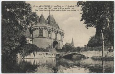 1 vue  - L\'hôtel de ville et le pont sur le Loir. (ouvre la visionneuse)